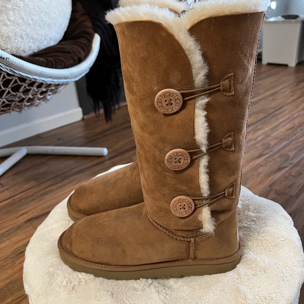 UGG Three Button Bailey Suede Chestnut Brown 13.5” Tall Boots